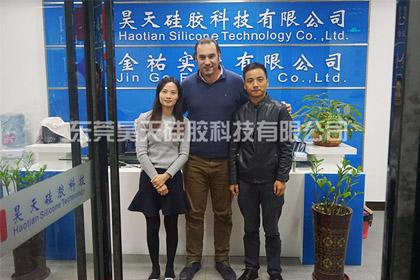 台湾迪士尼贸易商参观矽胶手机壳生产厂家